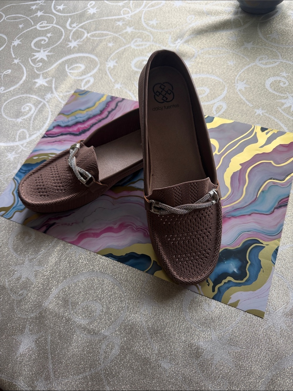 Daisy Fuentes Women Brown Knit Slip-On Loafers with Silver Chain Accent Size 10